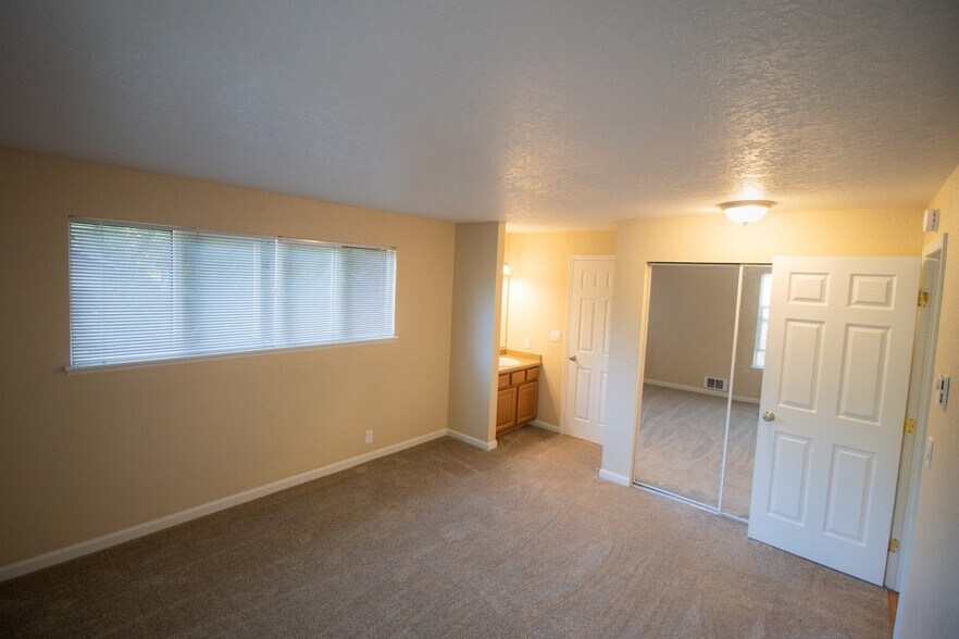 Building Photo - 14026 61st Pl W