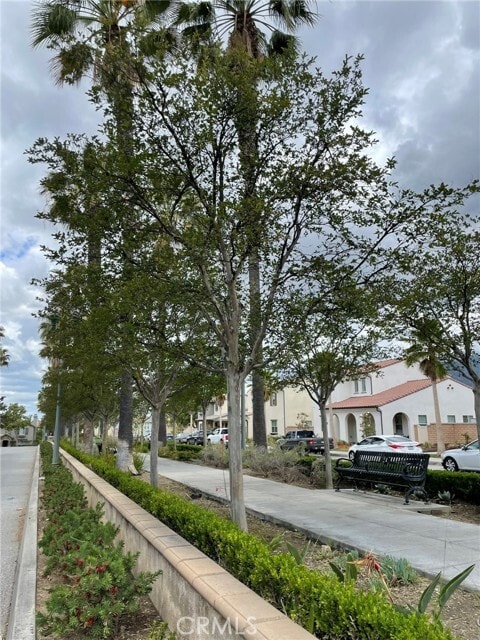 Building Photo - 810 The Promenade