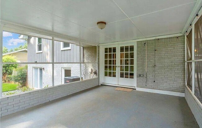Building Photo - 474 Royal Oaks Terrace SW
