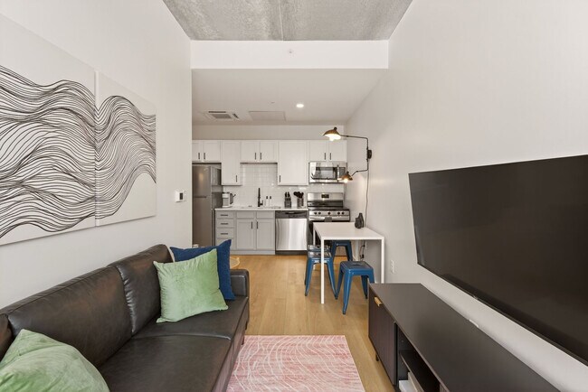 Building Photo - 211 Foster Ave
