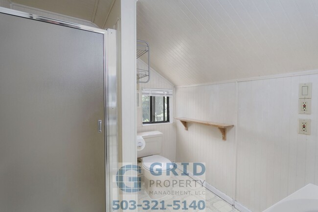 Building Photo - 4+ Bedroom, 2 Bath Craftsman Bungalow Avai...