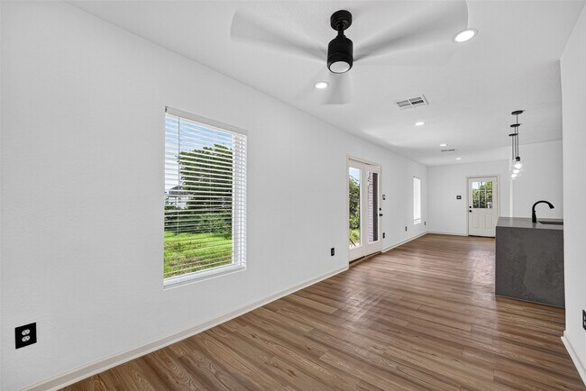 Building Photo - 3701 Hutchins St
