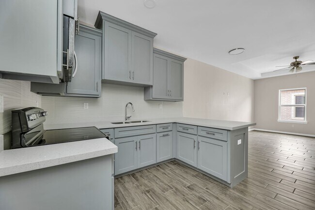 Building Photo - 1100 W Mahala Ave
