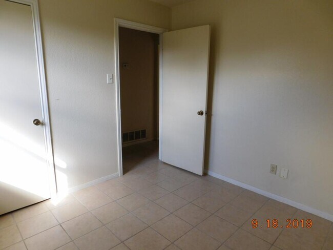 Building Photo - 206 Jason Dr