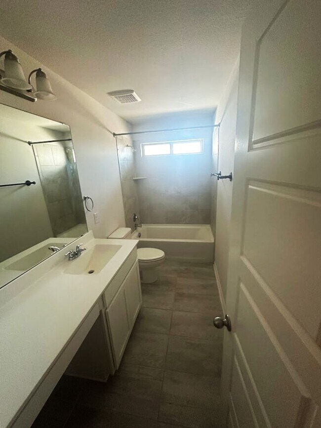 Building Photo - 4802 Drifter Oaks
