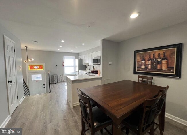 Building Photo - 402 N Chapel St