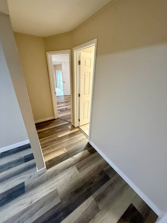 Building Photo - Orchards Home with a View