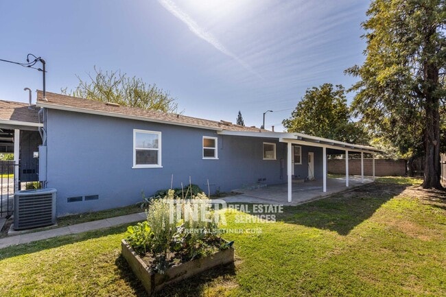 Building Photo - 2501 Laurence Ave