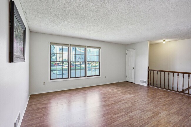 Building Photo - 41 Burlington Ct