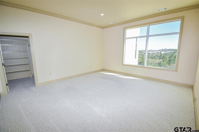 Building Photo - 2801 Wexford Dr