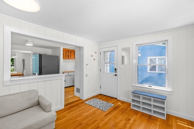 Building Photo - 567 Poplar St