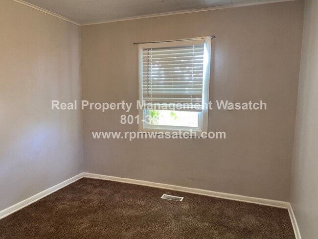 Building Photo - Come See This 4 Bedroom 1.5 bathroom single family home!!