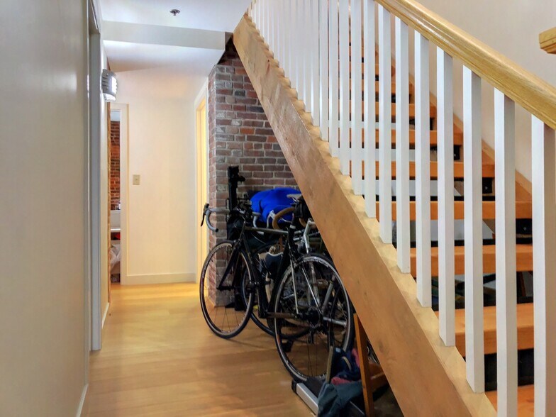 Building Photo - 22 Cottage Park Ave