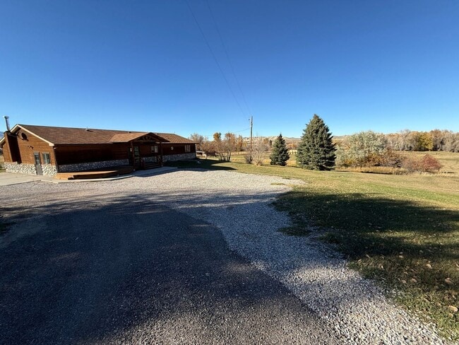 Primary Photo - 3 Bed 2 Bath Large Semi-Rural Modern Beaut...
