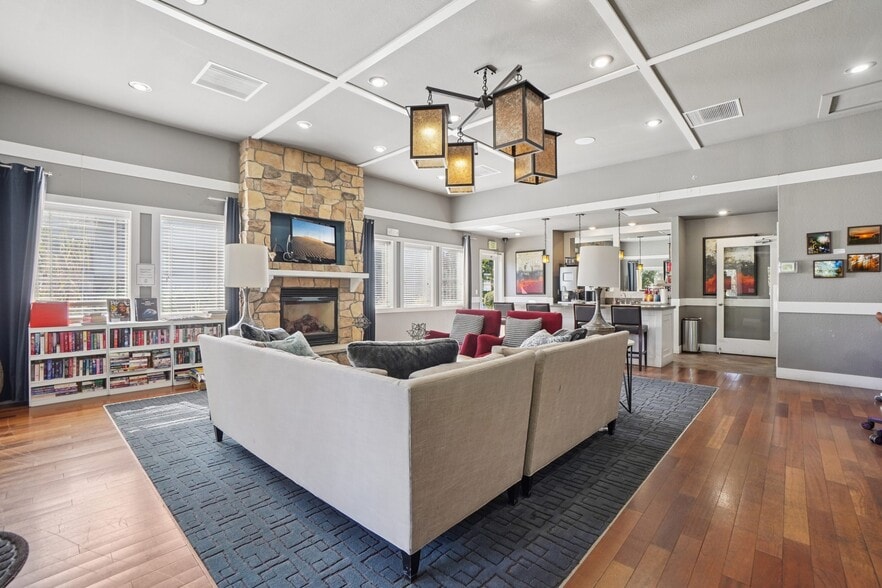 Building Photo - Deer Crest Apartments