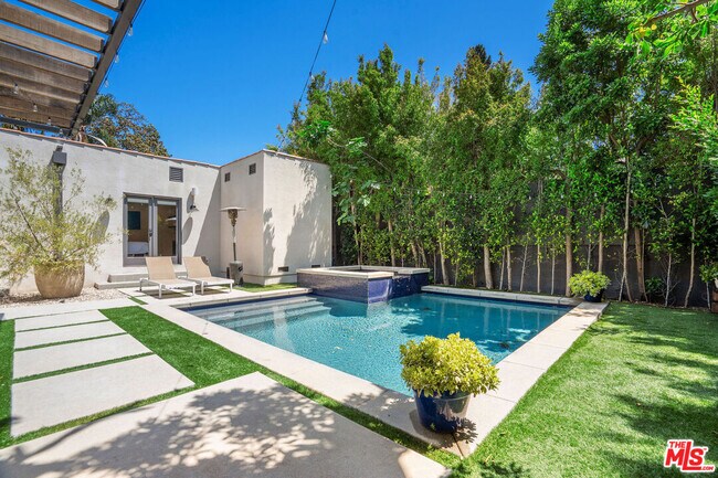 Building Photo - 321 Laurel Ave