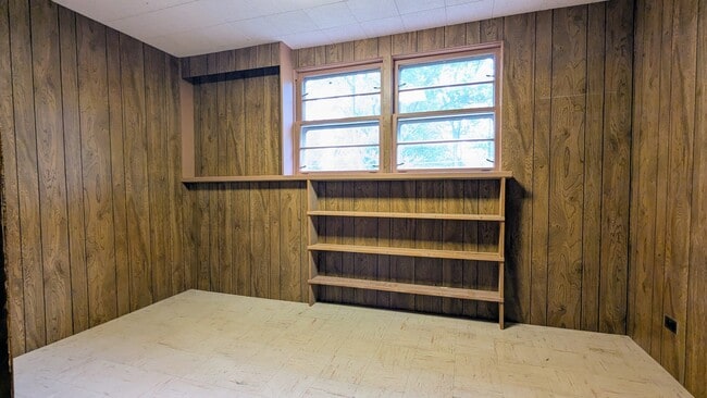 Building Photo - 917 S Summit St