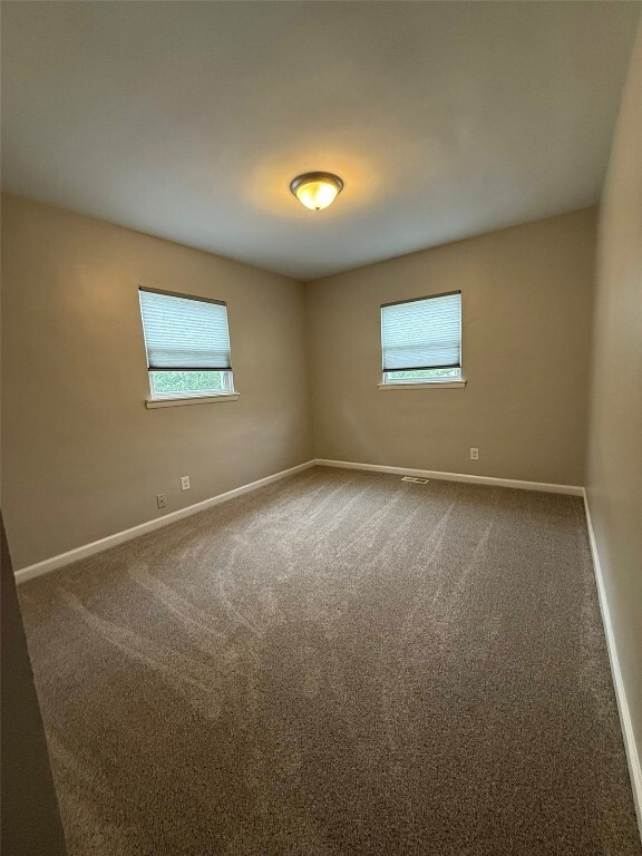 Building Photo - 2632 Hillsboro Valley Park Rd