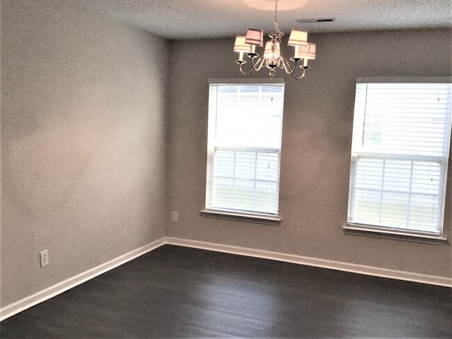Building Photo - 5037 Thornton Dr