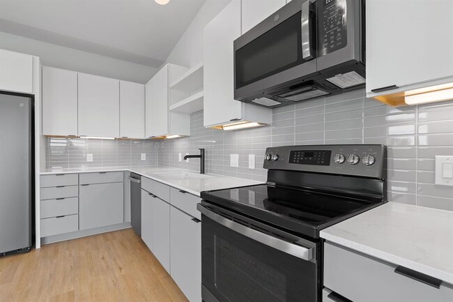 Building Photo - 100 Mockingbird Ln W