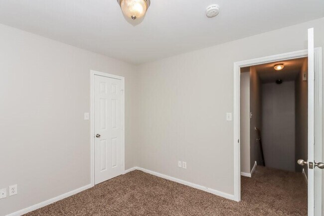 Building Photo - 4906 N Cancun Dr