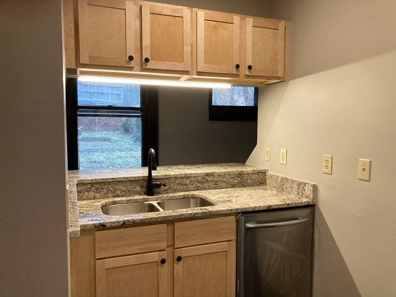 Stainless sink and dishwasher - 1122 Holman Ave
