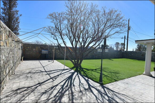 Building Photo - 415 Balboa Rd