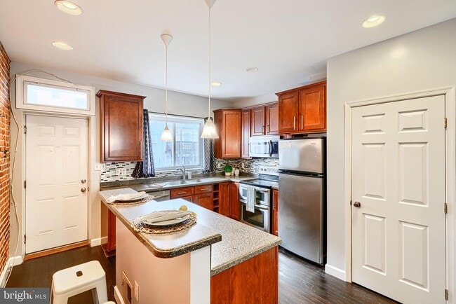 Building Photo - 112 East Ave