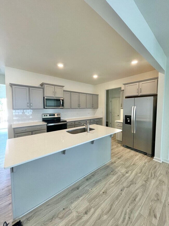Building Photo - 104 Lorcan Ln