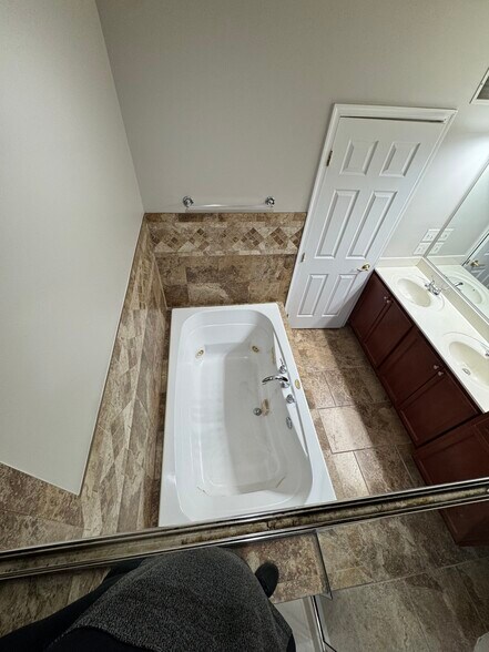 Building Photo - 414 S Augusta Ave