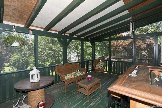 Building Photo - 12 Mamanasco Rd