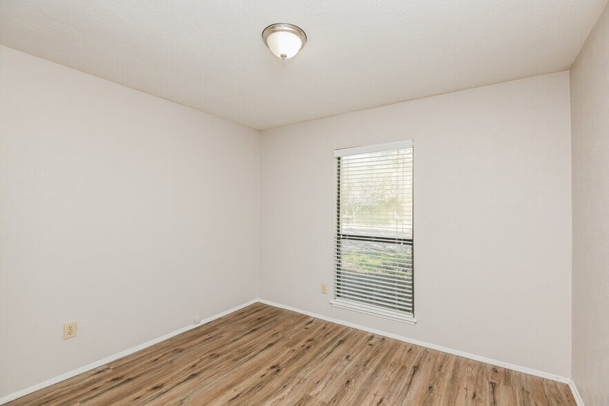 Building Photo - 6317 Sunset Rd