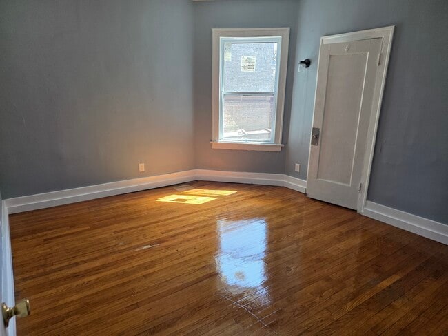 Building Photo - 1853 E 79th St