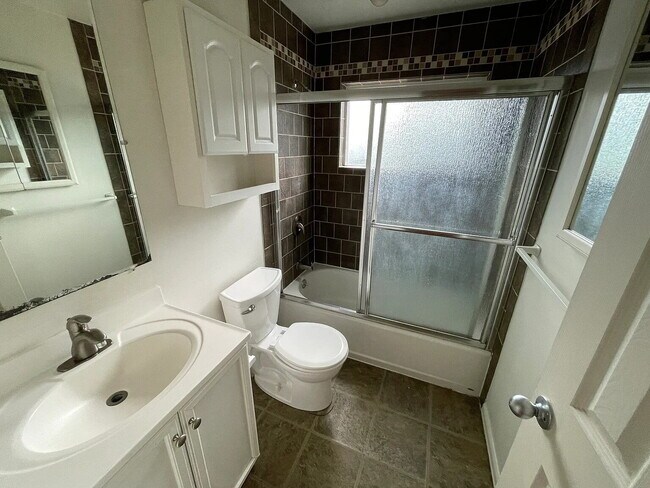 Building Photo - "Charming Bi Level Home, 4-Bed Oasis with 2 Baths in Boulder - Avail 8/15/26