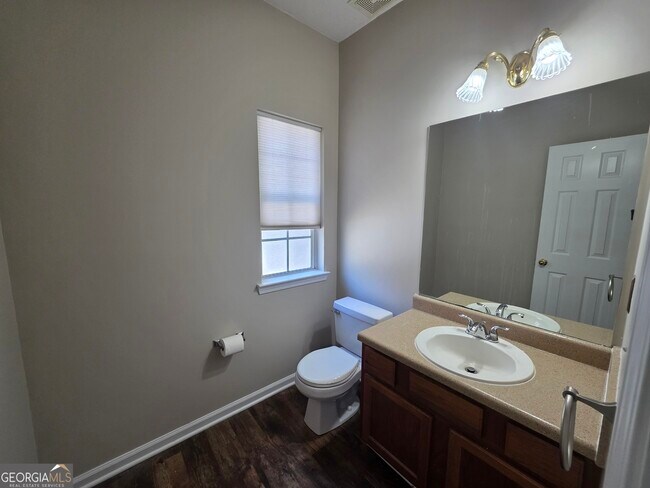 Building Photo - 602 N Fairfield Dr