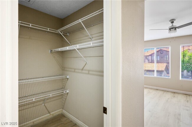 Building Photo - 1575 W Warm Springs Rd