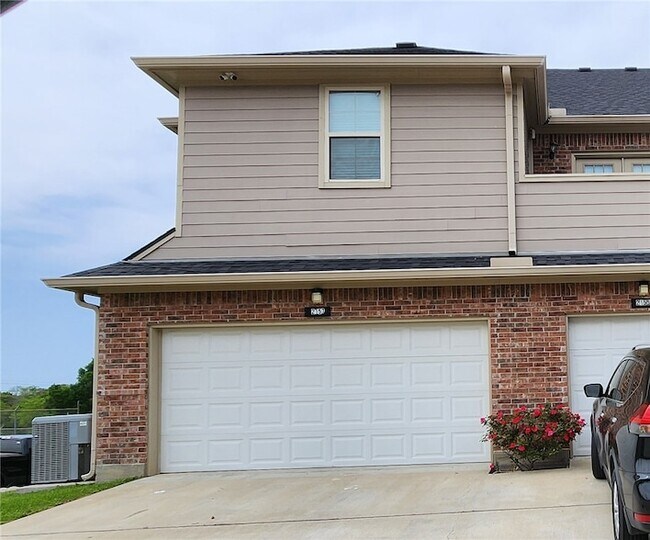 Building Photo - 2139 Big River St