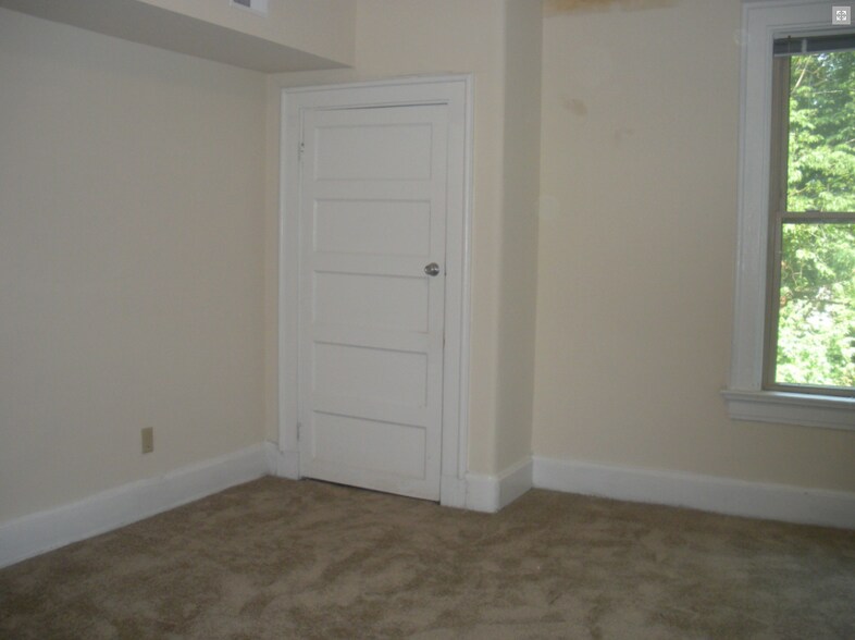 Building Photo - 2614 Eden Ave