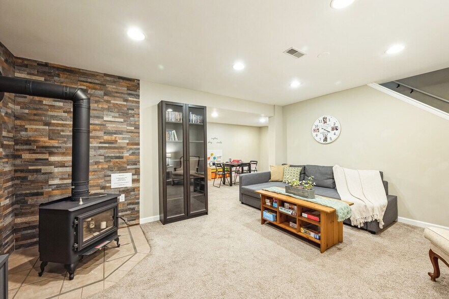 Building Photo - 3530 Oscars Rd