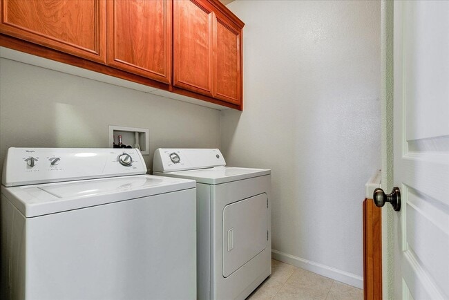 Building Photo - PRIME CORNER HOME NEAR TRAILS LIGHT-FILLED...