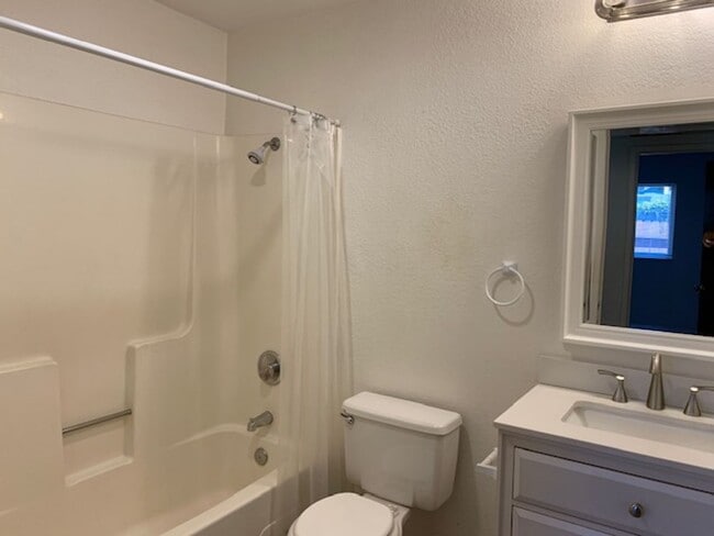 Building Photo - 3 Bedroom, 2 full Bath suite PLUS a PRIVATE fenced backyard w/garden shed.