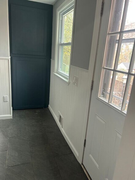 Building Photo - 1924 Guernsey Ave