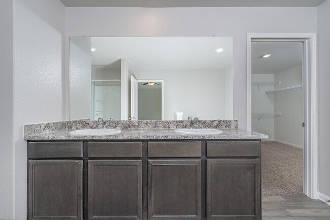 Building Photo - 225 Star Spangled Dr