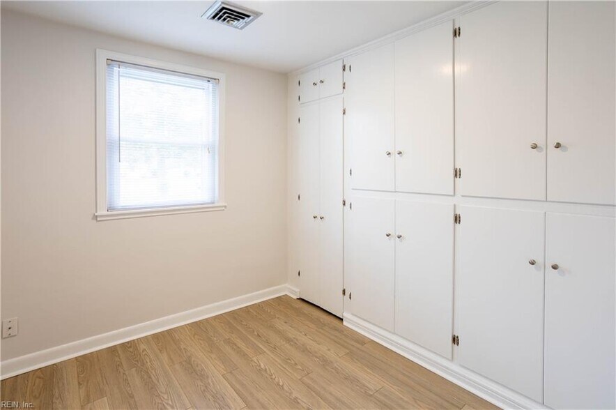 Building Photo - 504 Beacon Rd