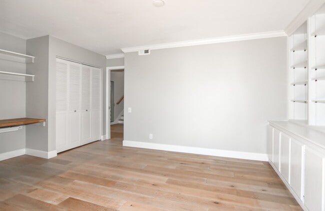 Building Photo - 7 Sandbar Dr