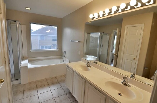 Master Bath - 2915 Loganberry Park Ln