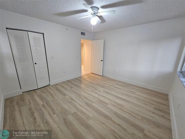 Building Photo - 9537 Weldon Cir