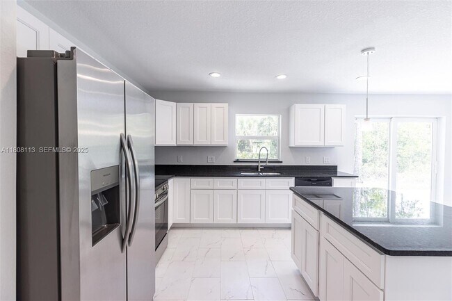 Building Photo - 2006 Rosa Ct