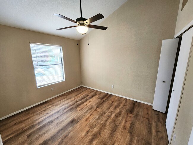 Building Photo - 3362 Highridge St