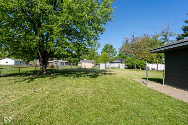 Building Photo - 370 N Bazil Ave